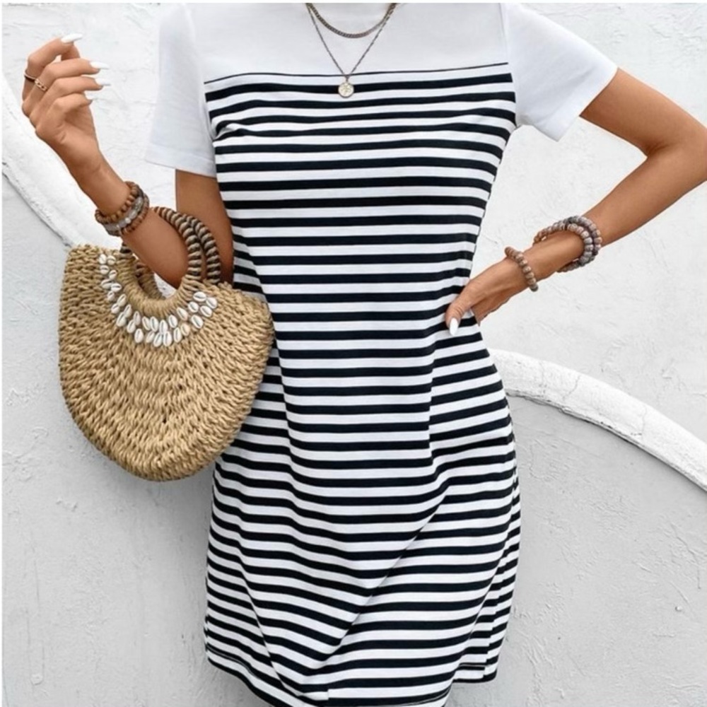 NWT silky black/white stripe short sleeve mini dress size  M🖤🤍❤️